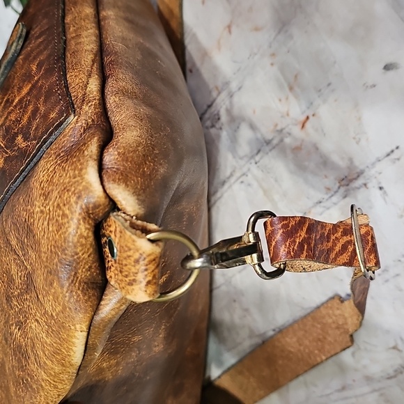 Vintage 1970s Leather Flap Closure Drawstring Backpack  Day Backpack Carry On - Picture 8 of 13